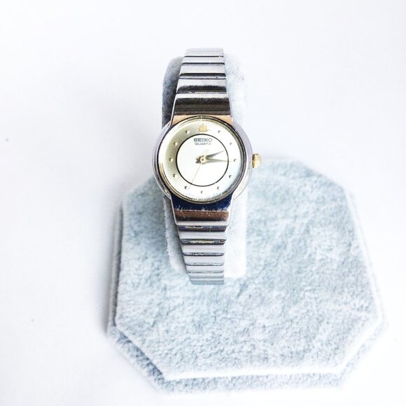 SEIKO Quartz Vintage Lady's Watch Working Quartz Movement Water Resistant Japan - Picture 2 of 7